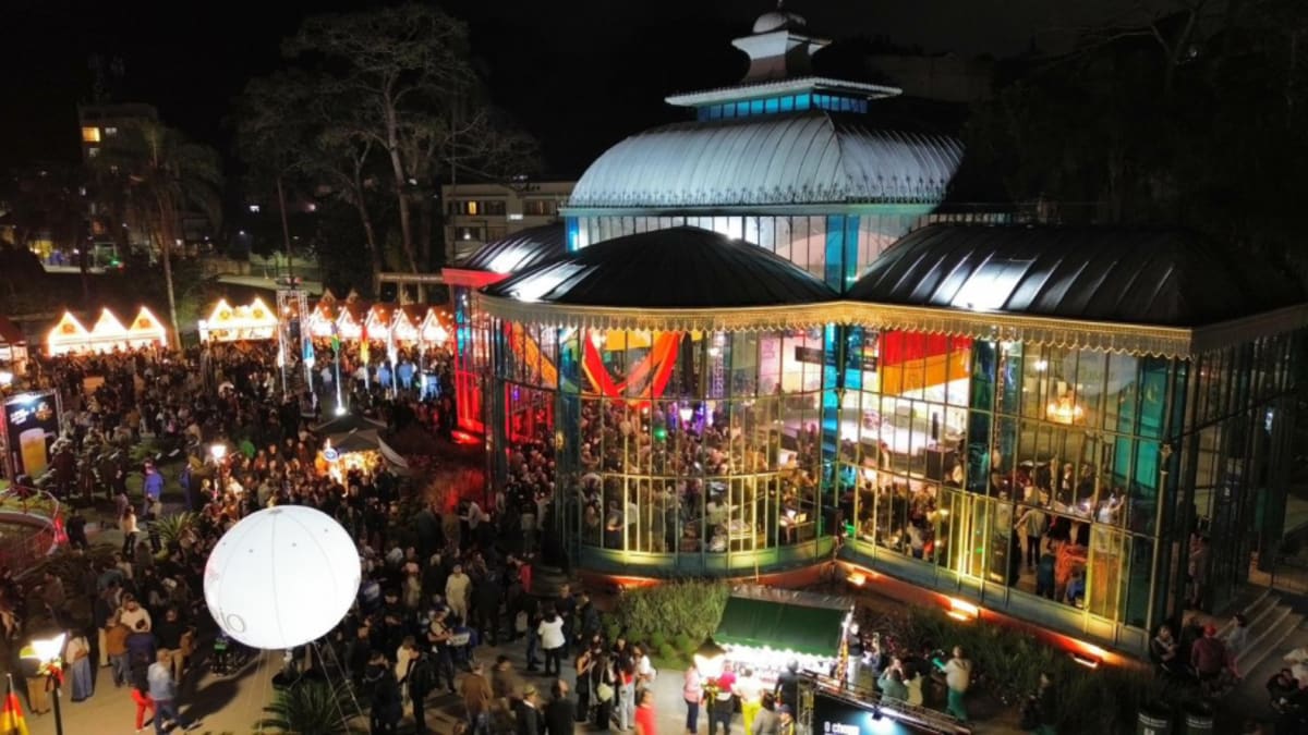 Bauernfest em Petrópolis gera críticas após público ser orientado a deixar evento durante apresentação