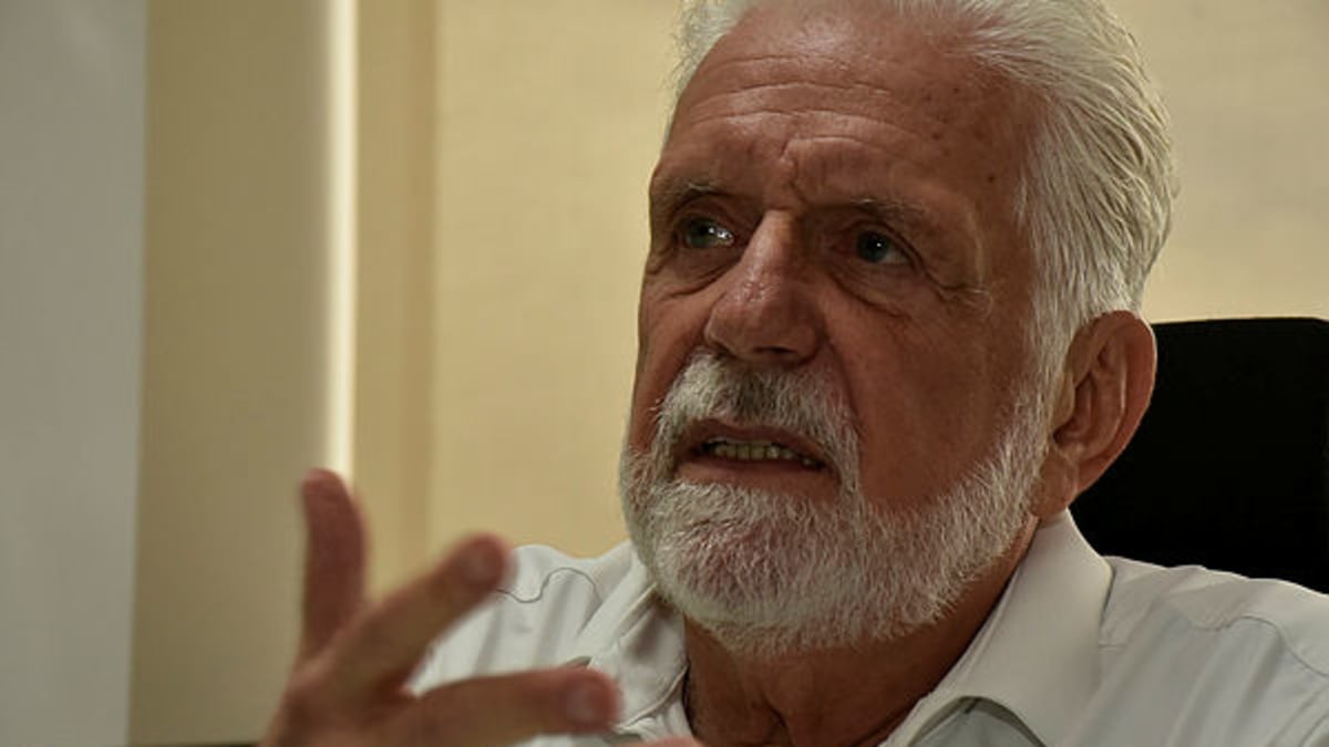 Jaques Wagner anuncia saída liderança do governo no Senado