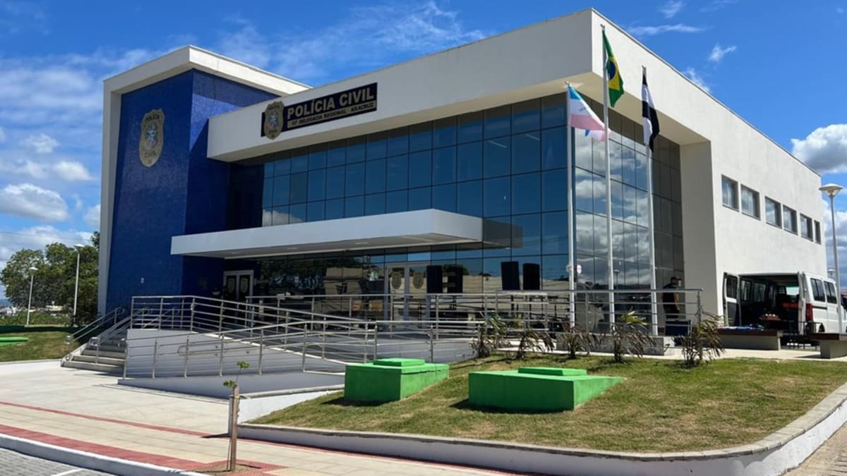 Foragido com extensa ficha criminal é preso em Ibiraçu antes de embarcar para a Bahia