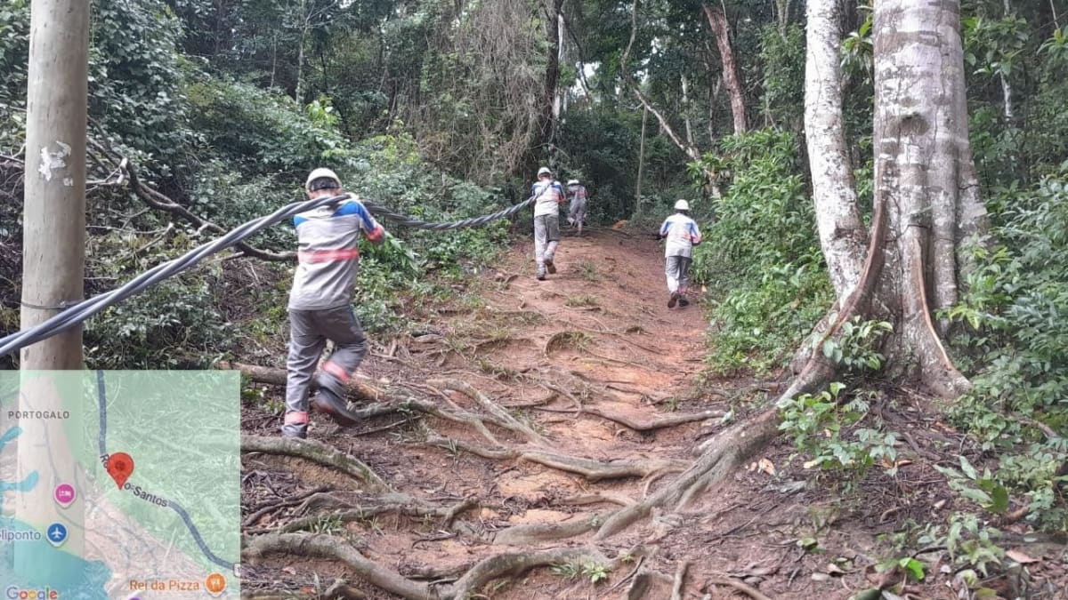 Enel Rio troca postes e cabos em Ilha Grande para reforçar rede elétrica