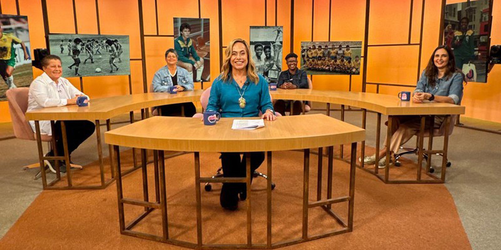 Sem Censura recebe pioneiras do futebol a um ano da Copa no Brasil