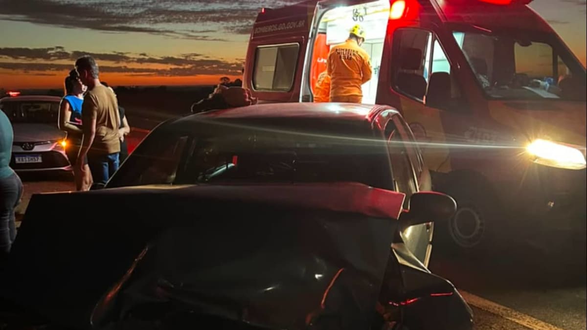 Acidente entre dois carros na GO-219 deixa três feridos em Bela Vista de Goiás