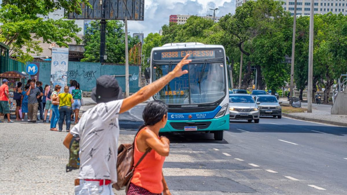 Pagamento em dinheiro acaba nos ônibus do Rio; veja como fica o Jaé