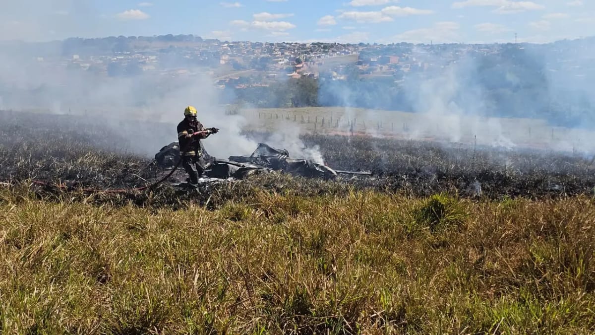 Aeronave de pequeno porte cai em Nerópolis; piloto de 74 anos é resgatado