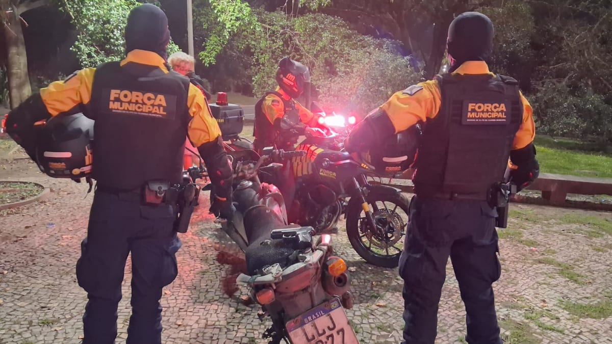 Força Municipal prende dois homens e apreende adolescente após roubo no Centro do Rio