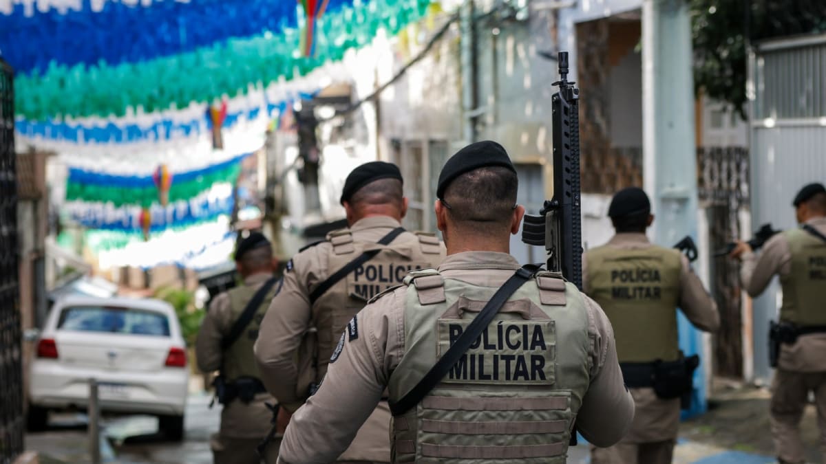 Jovem tem rosto desfigurado após ser atingido por rojão em Salvador