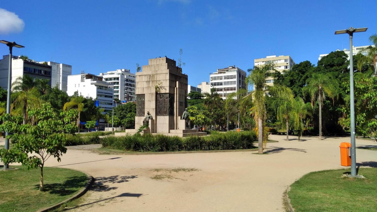 Praças de Ipanema entram em reforma, e Nossa Senhora da Paz vai ganhar 30 novas árvores