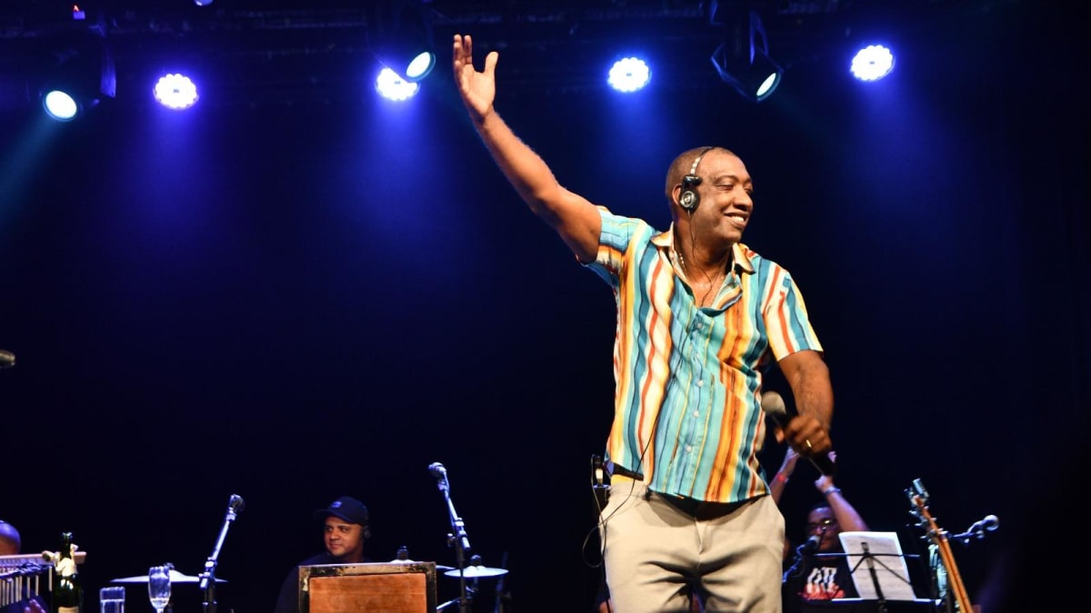 Ito Melodia comanda roda de samba na Feijoada do Teatro Rival em julho