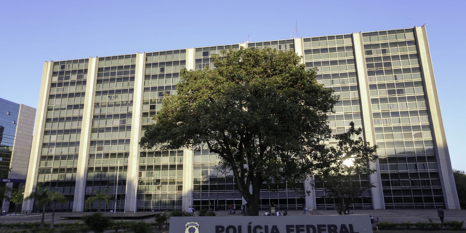 Polícia Federal realiza operação contra lavagem de dinheiro do tráfico em São Paulo