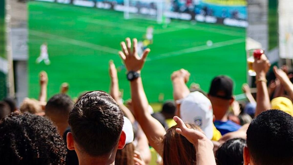 Serra promove evento "Copa na Praça" com telões em quatro locais para incentivar integração social