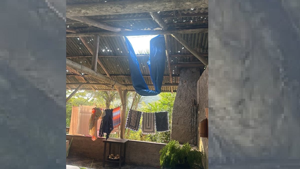 Dois homens sofrem quedas durante reparos em telhados em Guaramirim