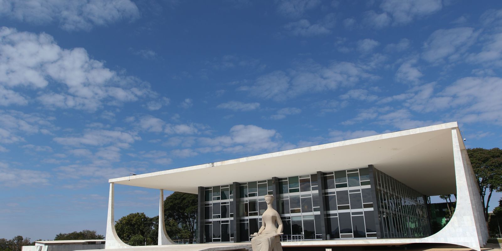 Defesa de Bolsonaro pede manutenção da prisão domiciliar