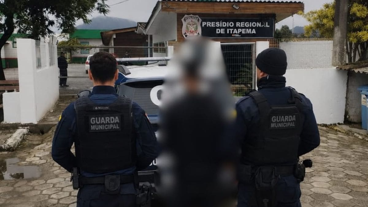 Homem com mandado de prisão em aberto é preso em serralheria no bairro Morretes