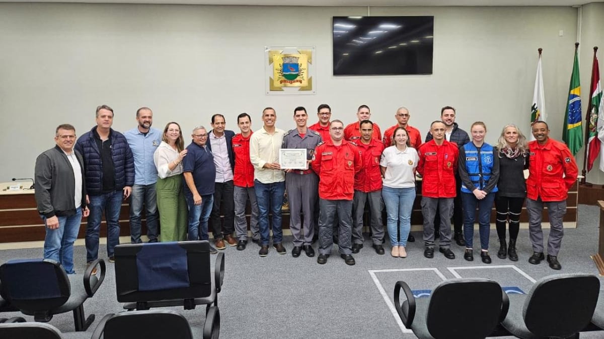 Bombeiros Voluntários de Guaramirim são homenageados na Câmara Municipal