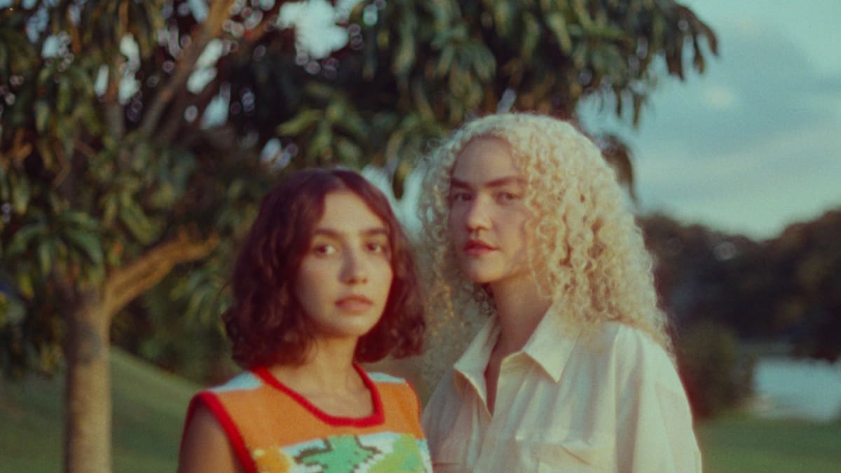 Anavitória apresenta repertório intimista do álbum 'Claraboia' em show na Concha Acústica de Salvador