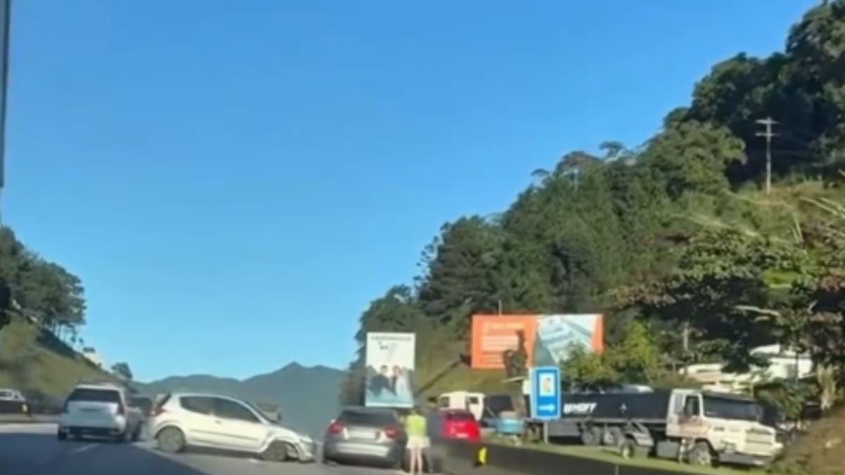 Restrição no tráfego causa lentidão de cerca de 4 km em trecho da rodovia