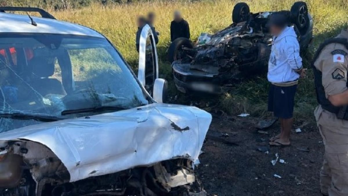 Colisão frontal na MG-050 entre Passos e Itaú de Minas deixa 11 feridos