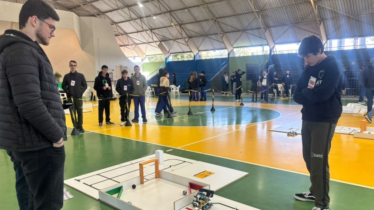 Colégio Satc recebe etapa regional Sul da Olimpíada Brasileira de Robótica