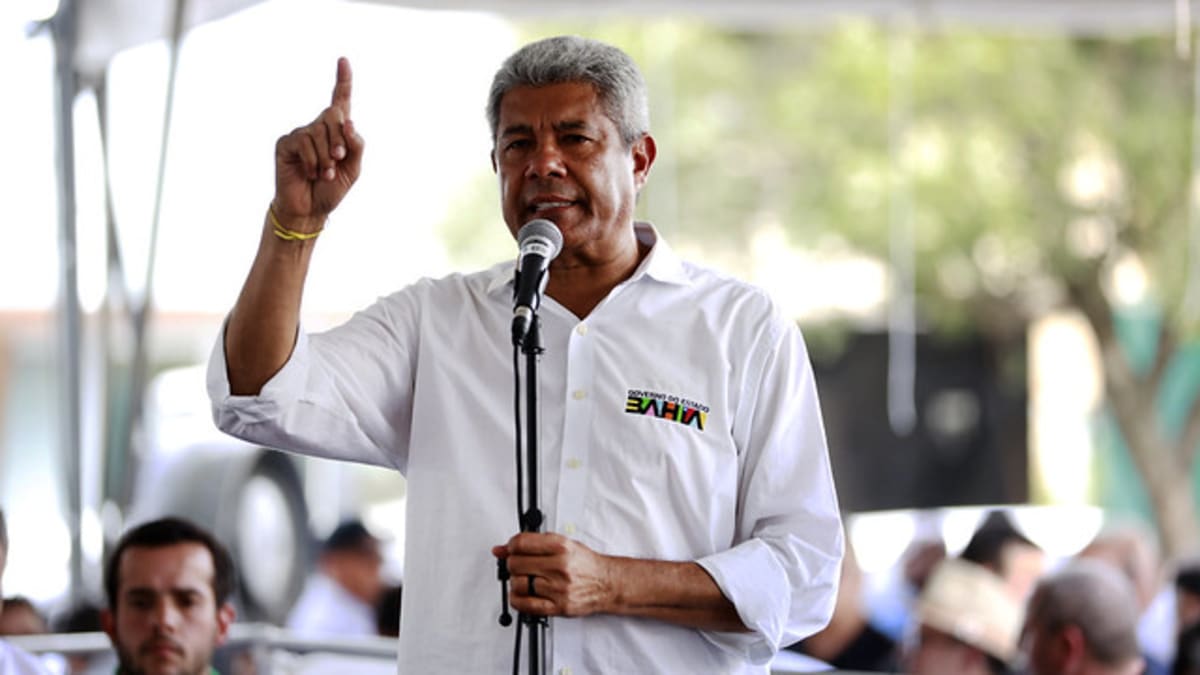 Jerônimo Rodrigues critica sistema de saúde em Feira de Santana e anuncia construção de novos hospitais
