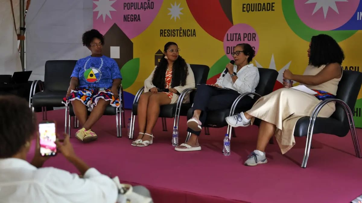 Blocos afro em Salvador e Brasília promovem inclusão social e empoderamento feminino