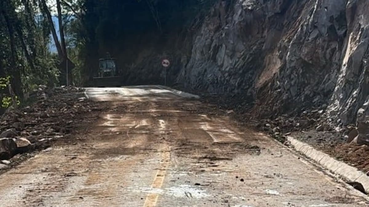 Trânsito é liberado em meia pista na estrada de acesso à Linha Buratti, em Bento Gonçalves