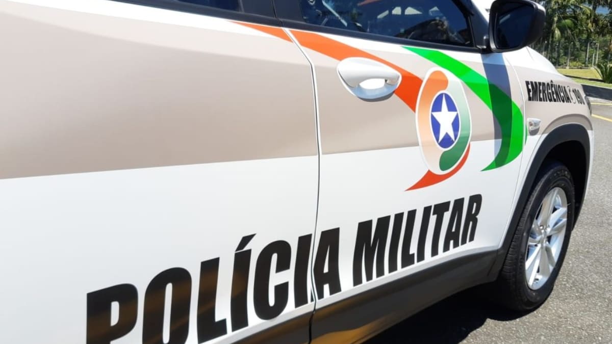 Homem é detido após avançar com faca contra policiais em Guaramirim
