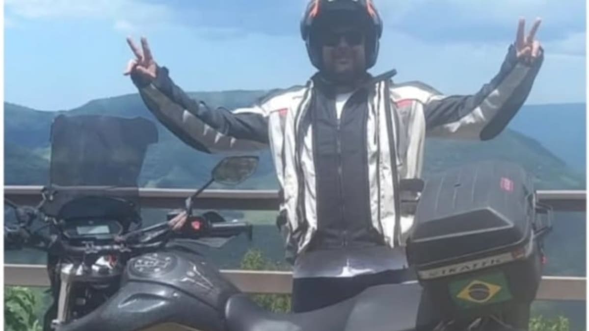 Cristiano, vendedor e ciclista conhecido em Canela, é figura estimada na comunidade local