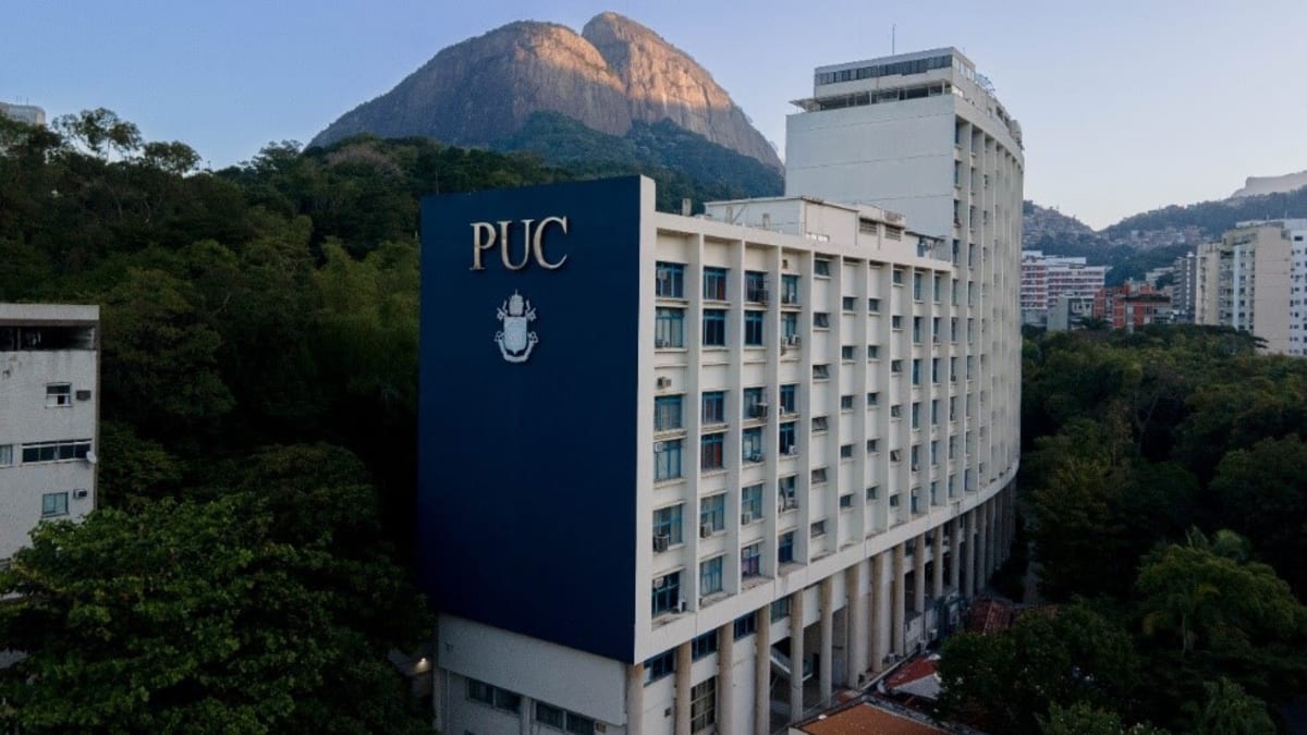 PUC-Rio planeja curso de Medicina para 2027 com 100 vagas e foco em inteligência artificial