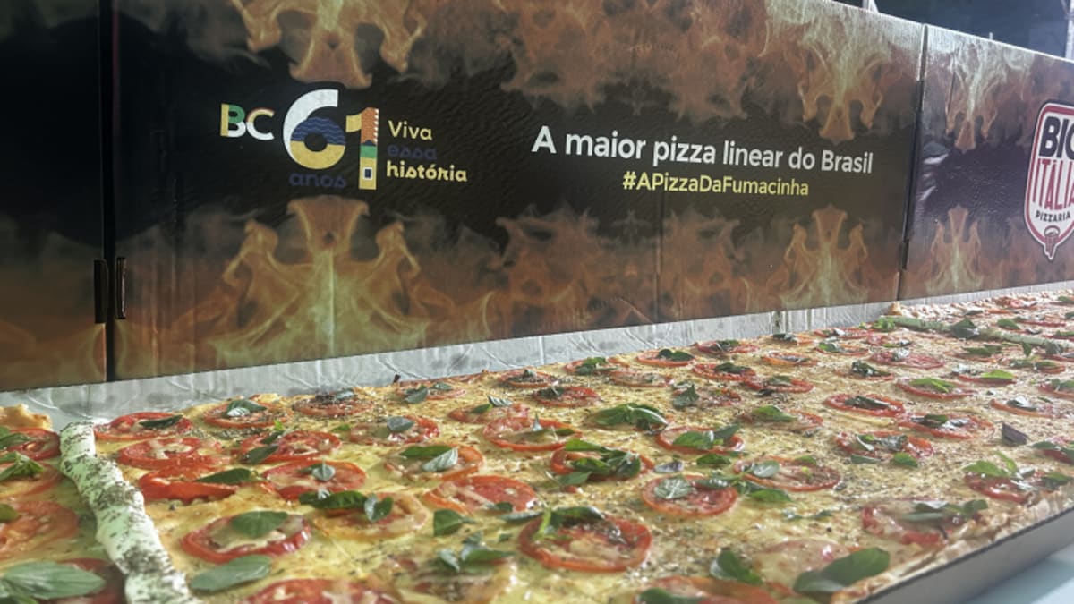 Balneário Camboriú distribui 11 mil fatias de pizza em ação no Dia Mundial da Pizza