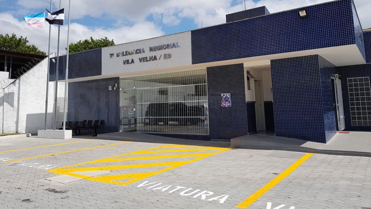Mulher é presa em Vila Velha por deixar filho de 4 anos sozinho em casa durante festa