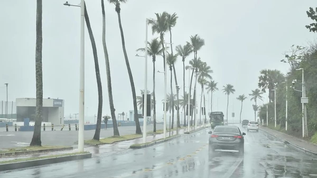 Frente fria provoca chuva e queda de temperatura em Salvador no início da semana