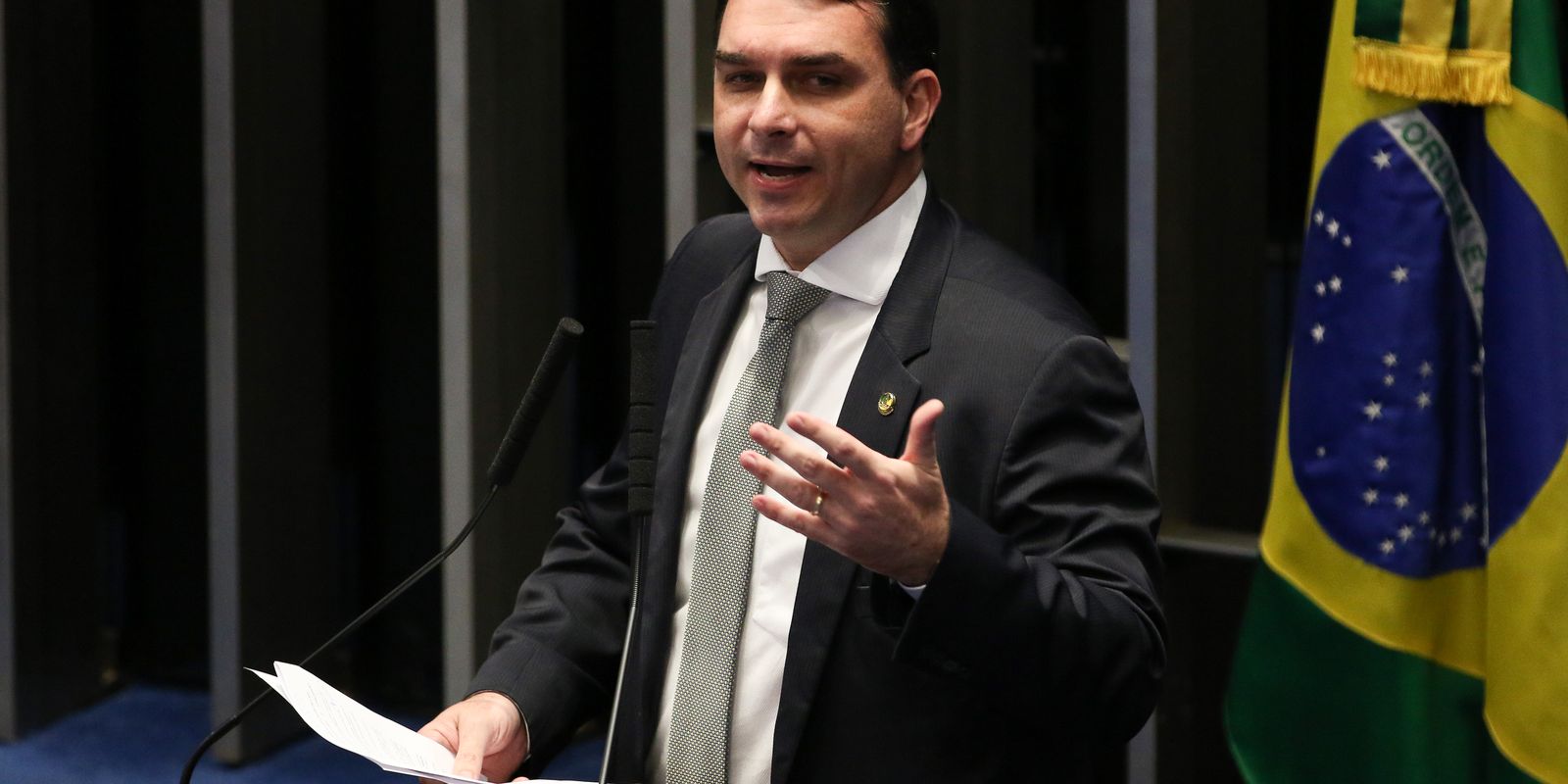 Procurador-geral pede que Flávio Bolsonaro seja ouvido em inquérito por calúnia
