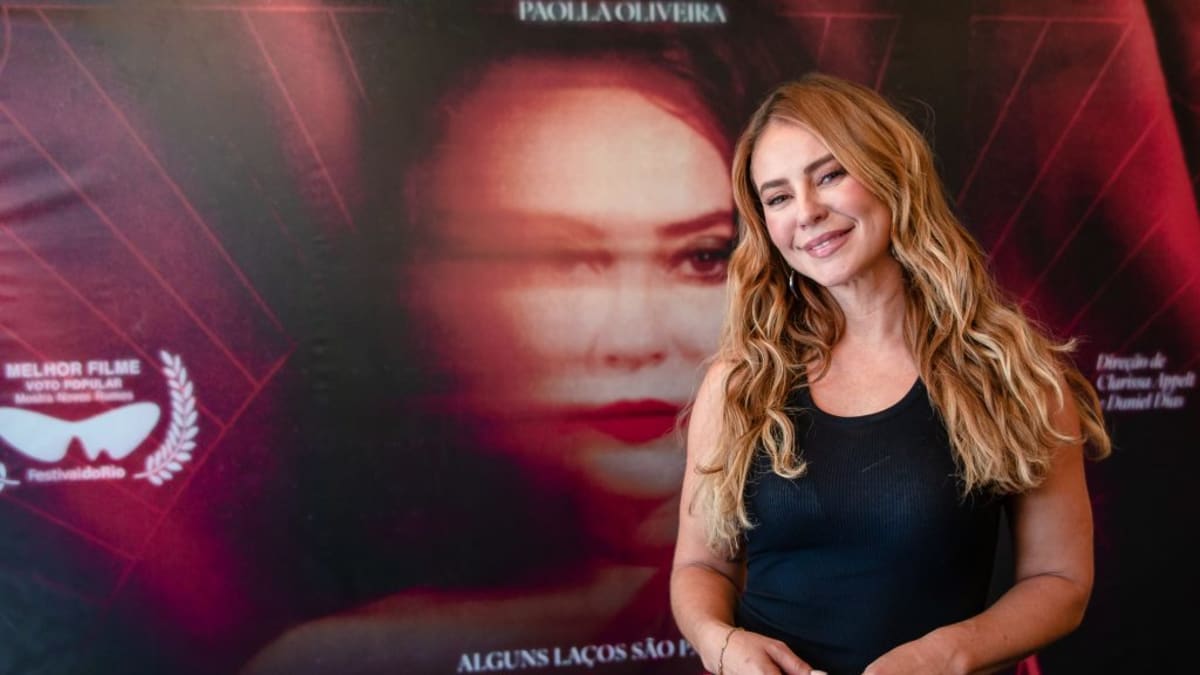 Paolla Oliveira participa de sessão especial do filme Herança de Narcisa no Rio