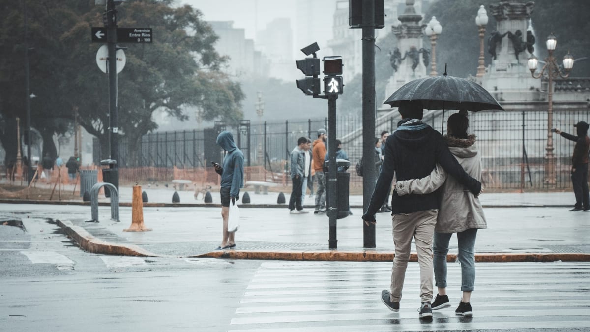 Frente fria provoca chuva e queda de temperatura em várias regiões do Brasil