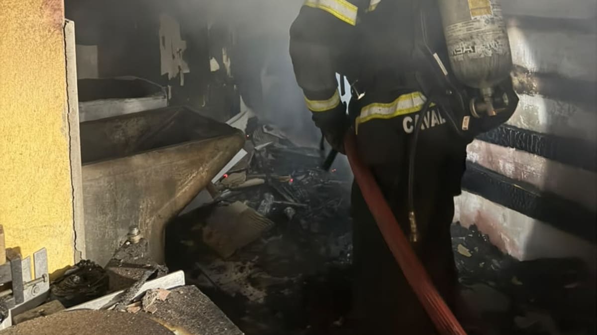 Incêndio atinge marcenaria e residência no bairro Milanese em Criciúma