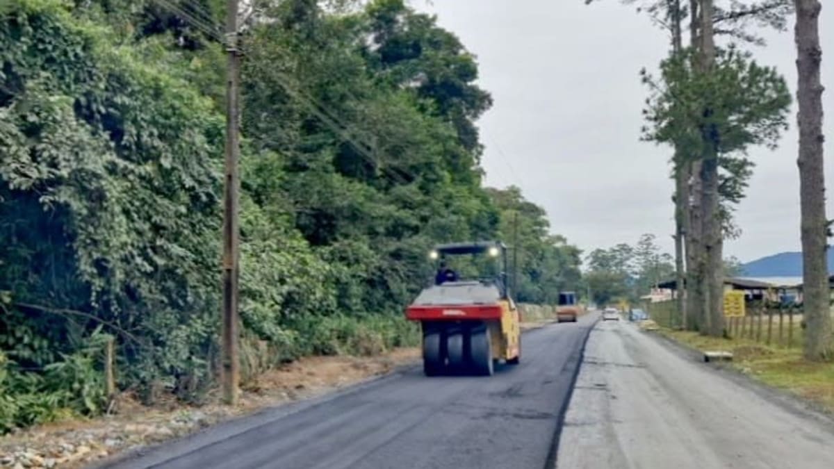 Avança pavimentação da Estrada Timbé em Joinville com 864 toneladas de asfalto