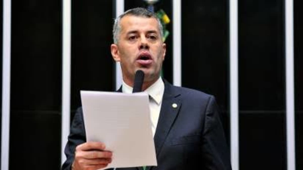 Deputado capixaba Evair de Melo pede convocação do ministro Mauro Vieira para esclarecer posição do Brasil sobre facções terroristas