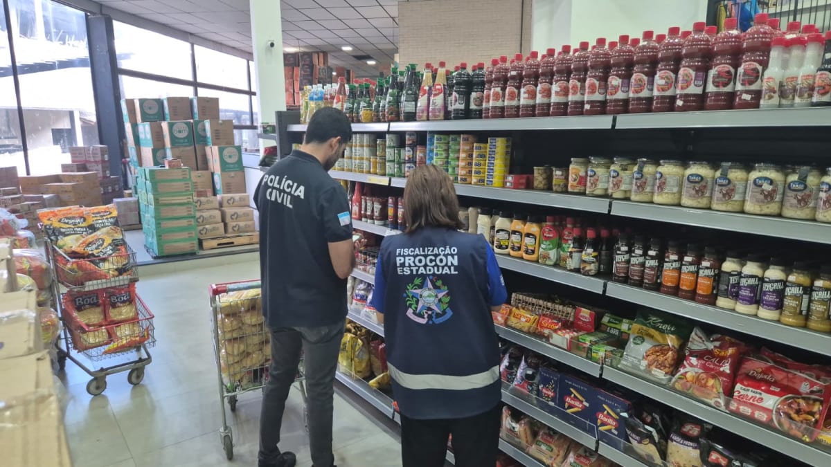 Fiscalização apreende cerca de mil produtos vencidos em distribuidoras de Vila Velha