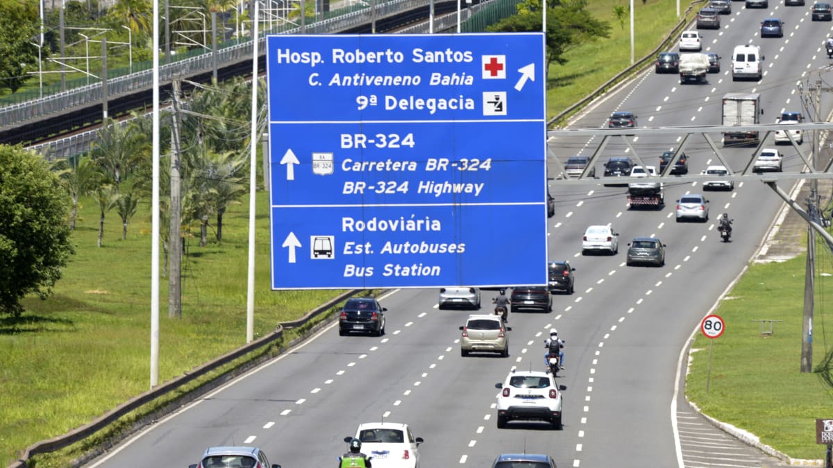 Transalvador realiza estudo sobre comportamento de motoristas na Avenida Paralela devido a alta de acidentes