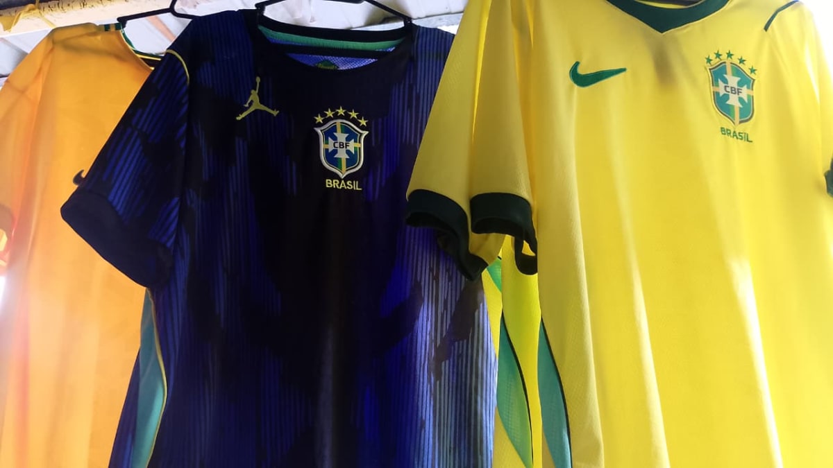 Comércio na Avenida Sete registra queda nas vendas de camisas da seleção após eliminação do Brasil