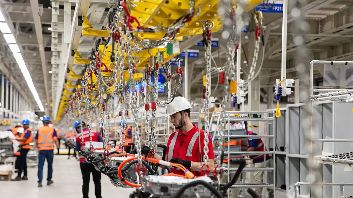 BYD entrega 265 ônibus elétricos para São Paulo e amplia produção em Campinas