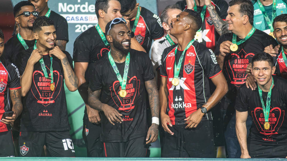 Vitória e presidente Fábio Mota são denunciados pelo STJD por atrasos e arremesso de objetos em jogo da Copa do Nordeste