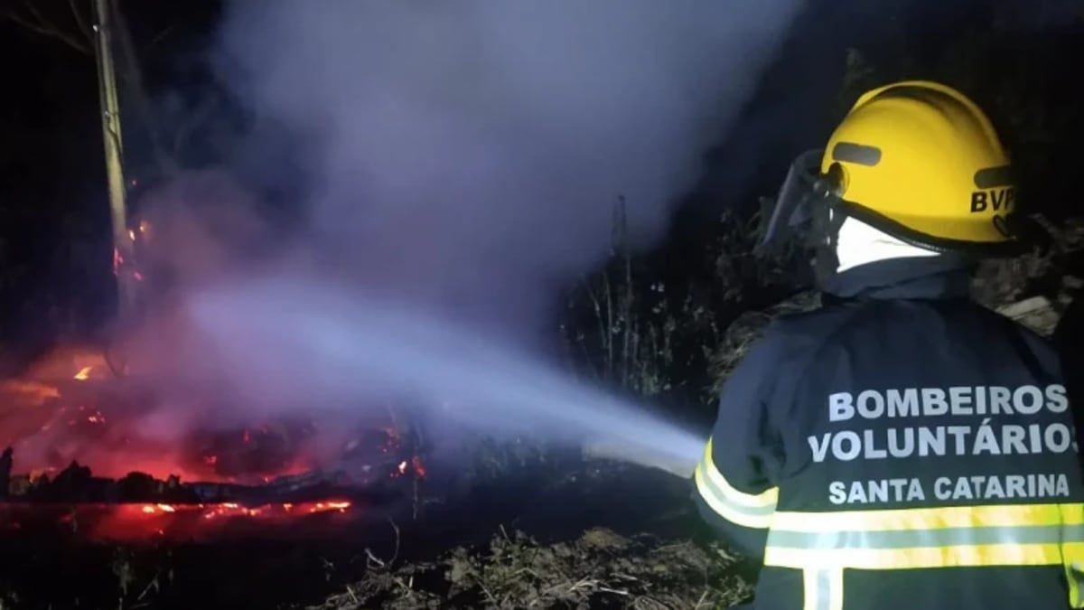Incêndio destrói galpão de madeireira em Presidente Getúlio