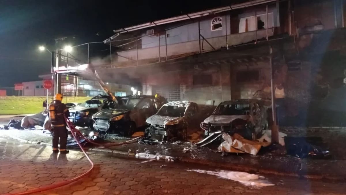 Incêndio destrói quatro viaturas da Segurança Pública em Araquari