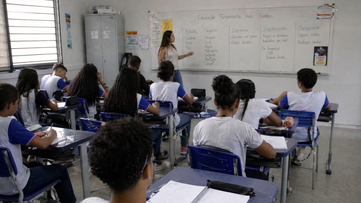 Professores da rede municipal de Colatina recebem reajuste do piso salarial com retroativos