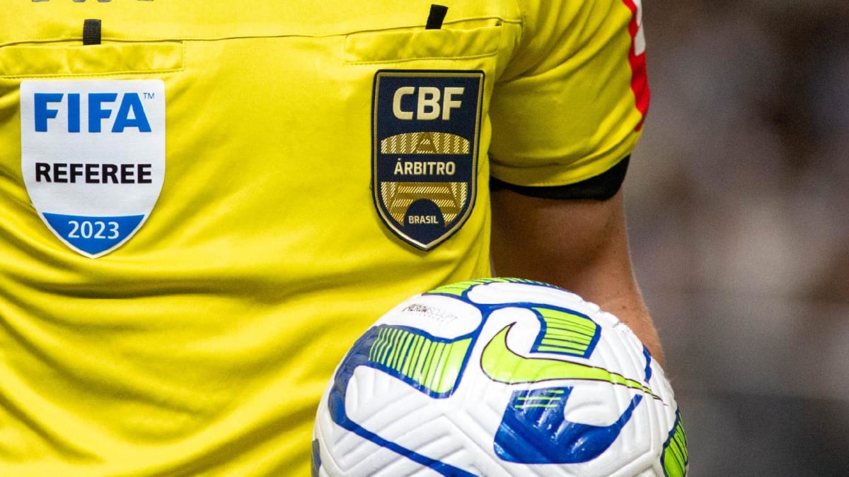 Polêmicas na arbitragem marcam fase de mata-mata da Copa do Mundo