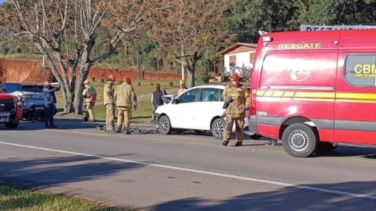 Colisão entre Chevrolet Captiva e Volkswagen SpaceFox deixa uma pessoa ferida na BR-470 em Nova Prata