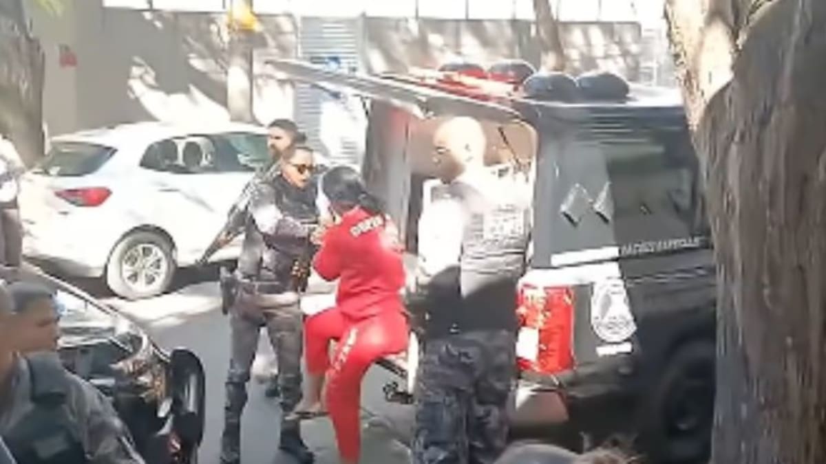 Diarista participa de reconstituição do latrocínio de casal de idosos em Belo Horizonte