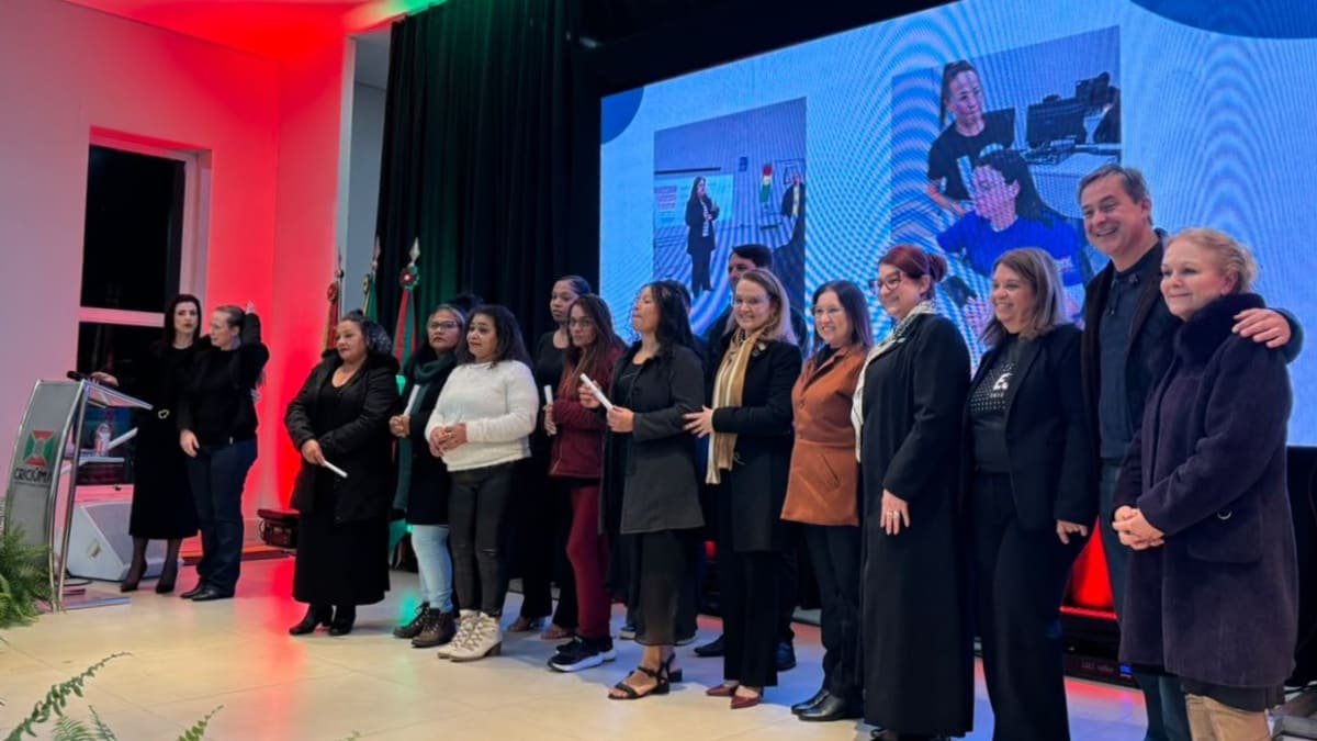 Criciúma celebra formatura de 297 estudantes da EJA municipal