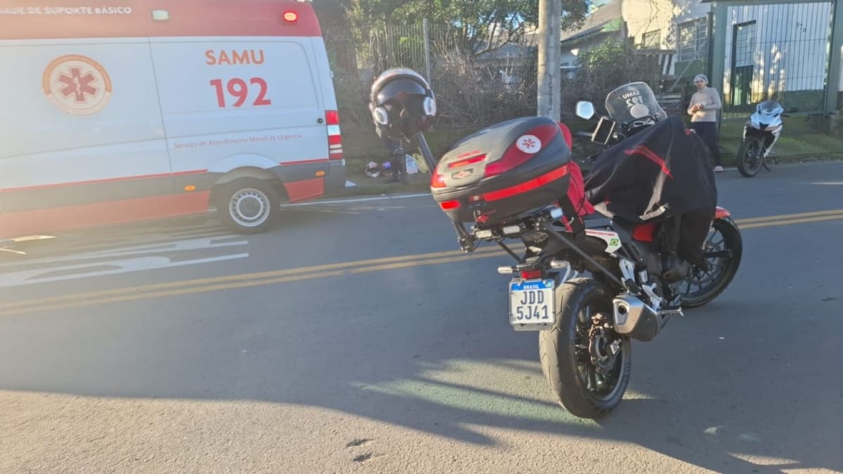 Colisão entre veículos e motocicletas deixa vítima ferida em Farroupilha
